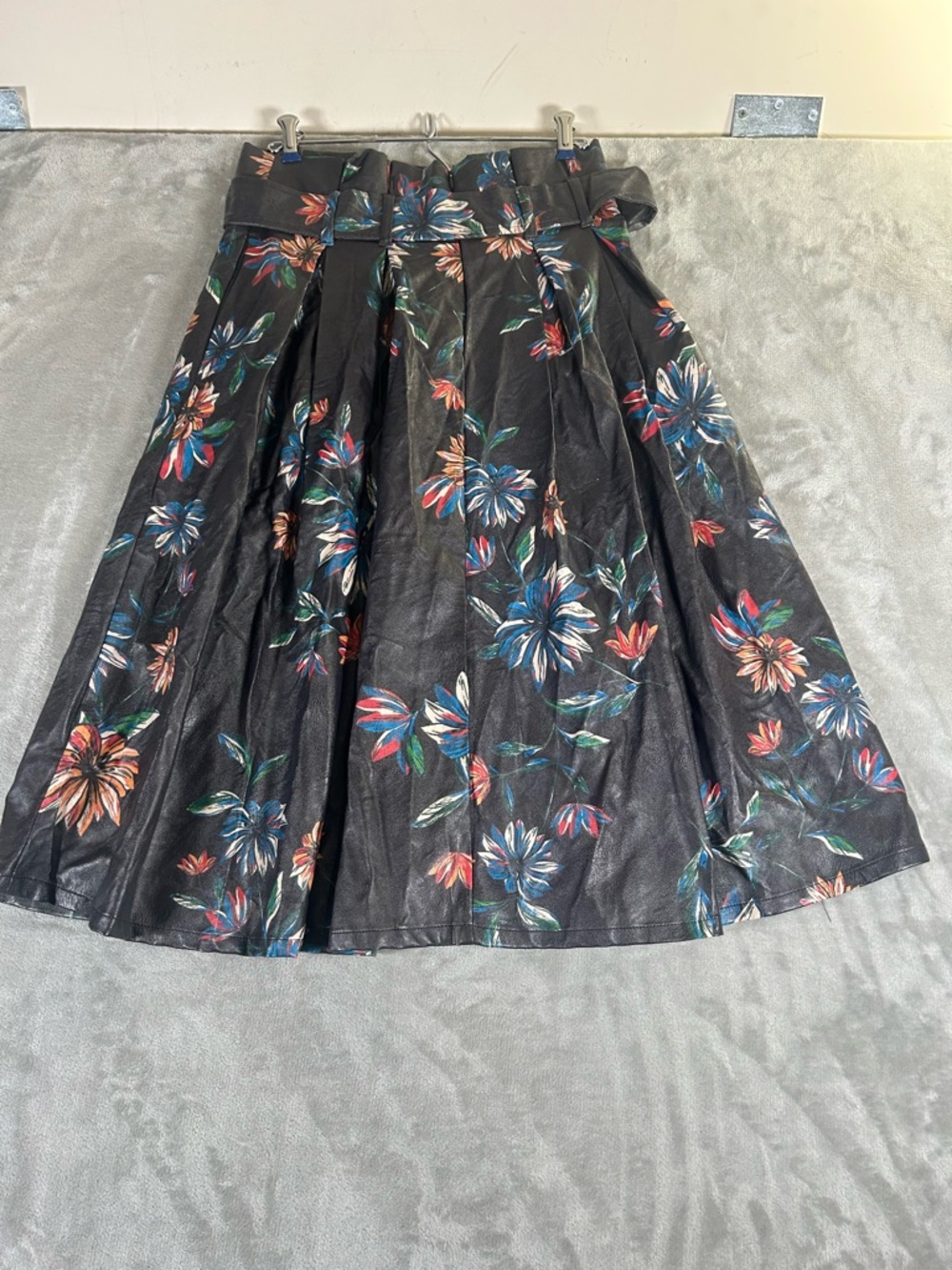 Kosmios Floral Pleated faux leather A-Line Skirt in Black - Picture 7 of 11